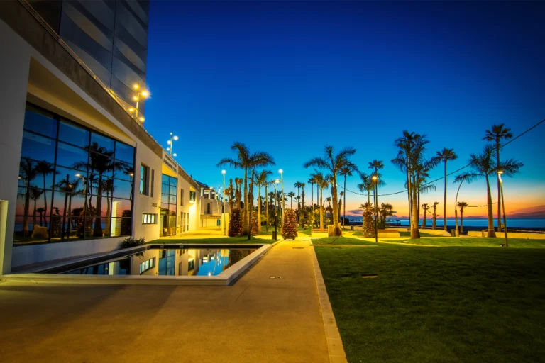 Paseo marítimo y playas de Estepona