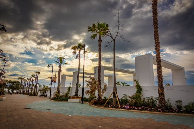 Paseo marítimo y playas de Estepona