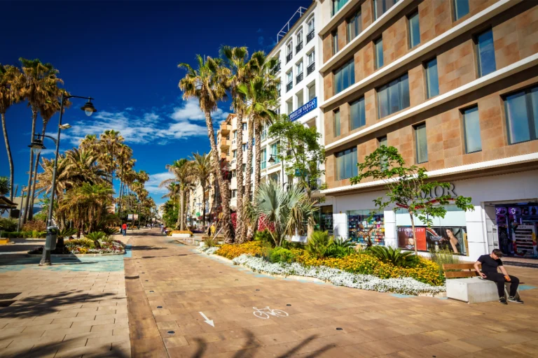 Paseo marítimo y playas de Estepona