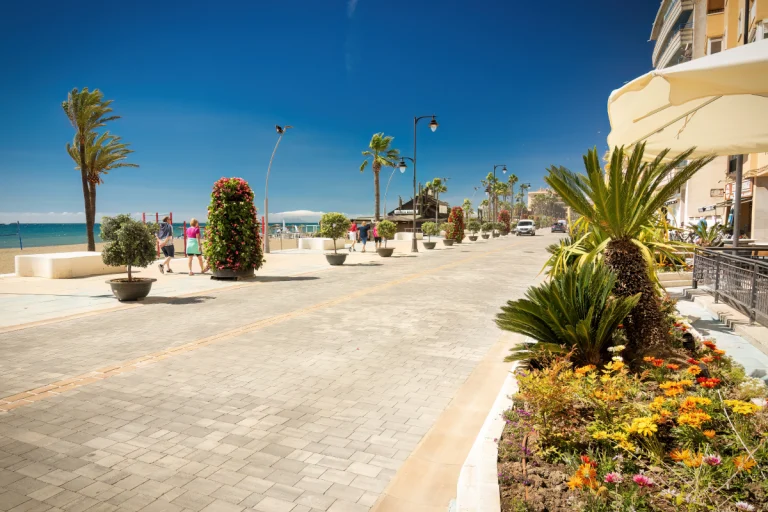 Paseo marítimo y playas de Estepona